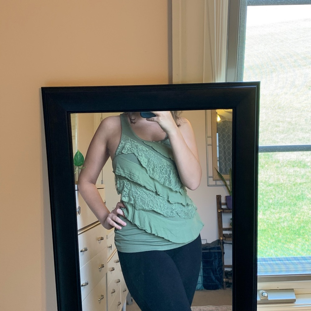 🍁 2/$20❕Ruffled Lace Layered Green Tank Top